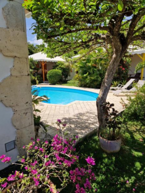 Bungalows du Soleil - Piscine Jardin Fleuri